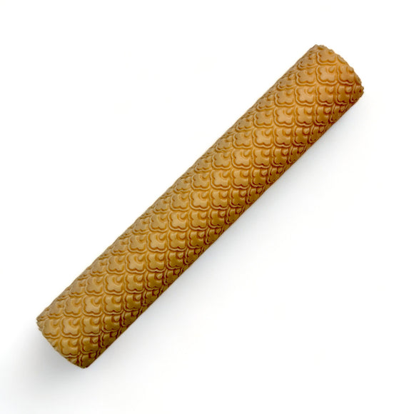 A seamless texture roller featuring a scallop floral pattern is against a white background.