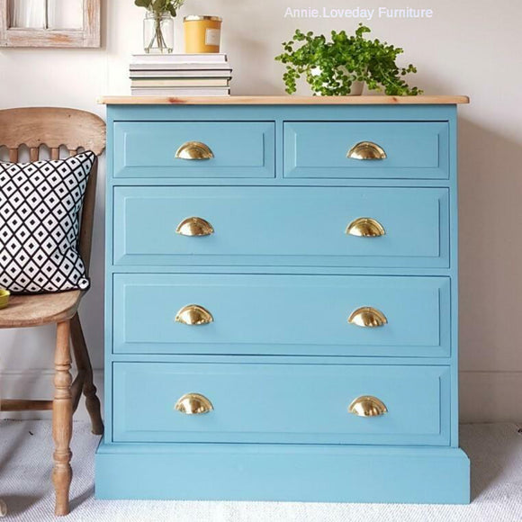 A 5-drawer chest dresser refurbished by Annie Loveday Furniture features Dixie Belle's Harbor Silk All-In-One Mineral Paint.