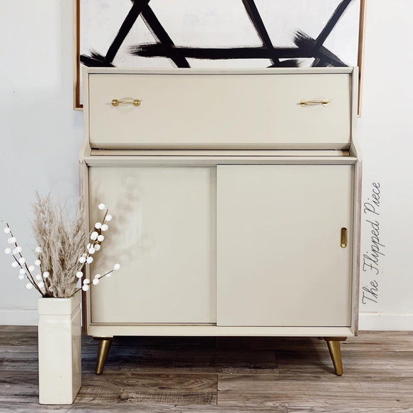 A vintage side table with storage refurbished by The Flipped Piece is painted in Dixie Belle's Sand Bar chalk mineral paint.